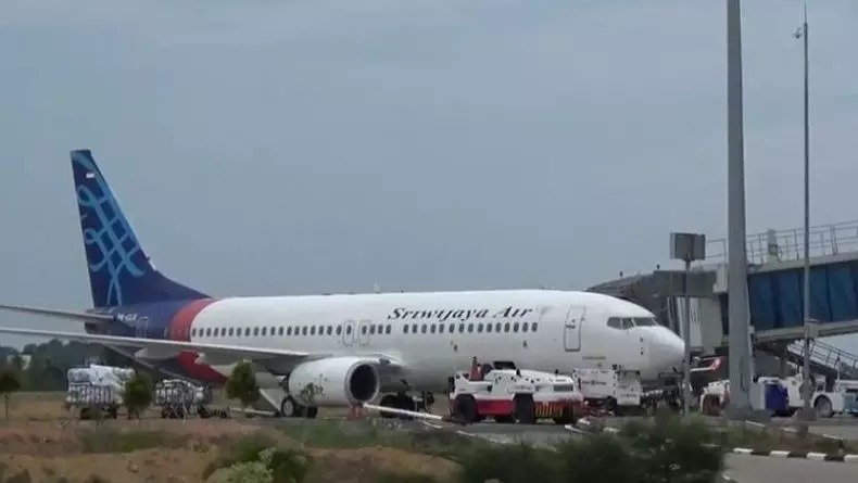 hum_initiative's tweet photo. Sahabat Inisiator, baru saja sore ini kita mendapat kabar mengenai hilangnya kontak pesawat Sriwijaya Air SJ182. Berdasarkan info terbaru, diketahui kecelakaan Kapal Sriwijaya PK-CLC berlokasi di perairan Kepulauan Seribu, Perairan Tanjung Kait sekitar Pulau Lancang.⁣
⁣ https://t.co/NJijBpRPyX