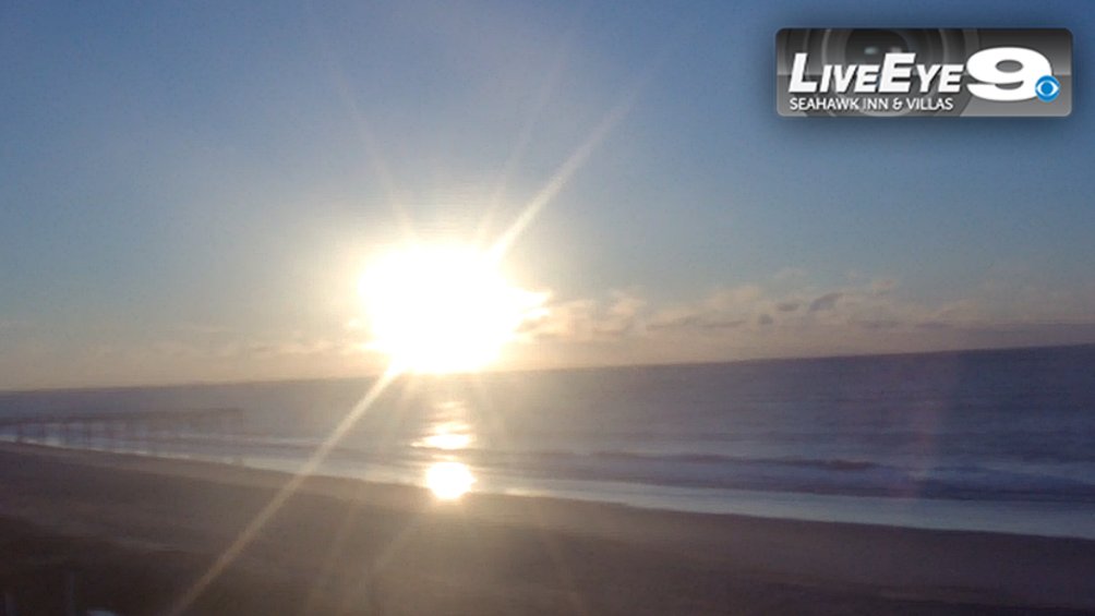 wnct9's tweet photo. Check out this gorgeous sun slowly rising over Atlantic Beach.  This big, bright sun will be shining across the east all day.
Soak it up while you can☀️

Meteorologist Zoe Mintz
#FirstAlert9 https://t.co/NvMV2m2B7C