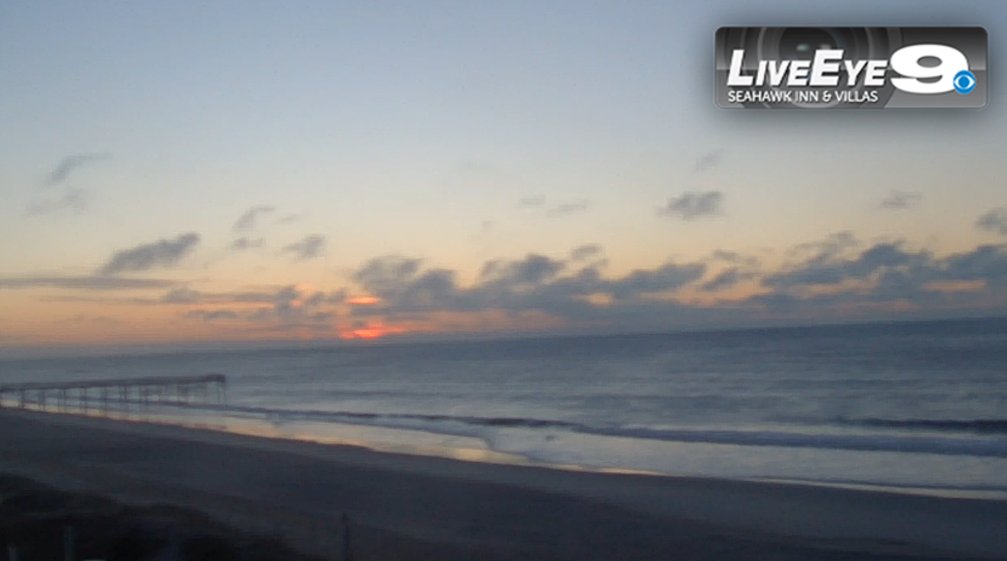 wnct9's tweet photo. Check out this gorgeous sun slowly rising over Atlantic Beach.  This big, bright sun will be shining across the east all day.
Soak it up while you can☀️

Meteorologist Zoe Mintz
#FirstAlert9 https://t.co/NvMV2m2B7C