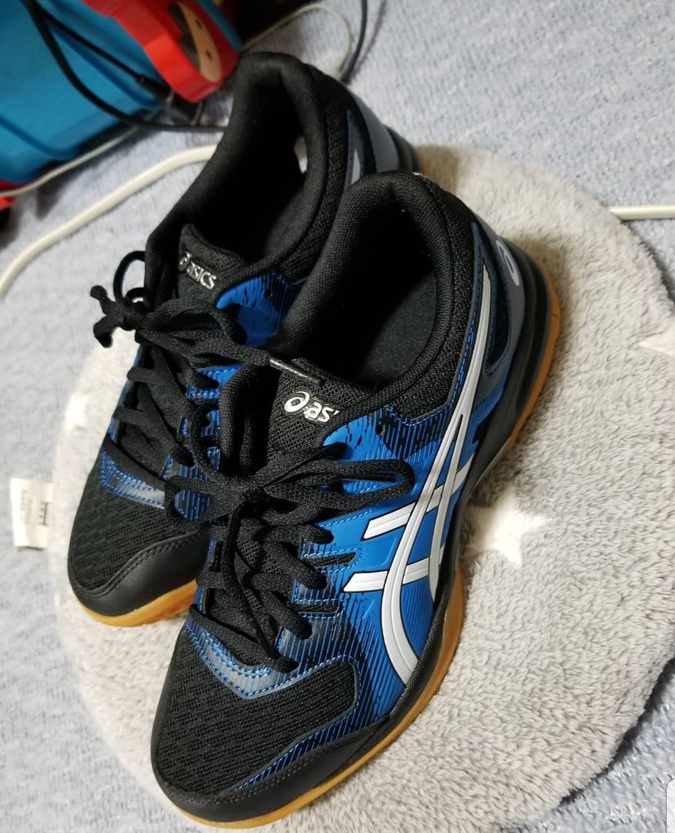 おにぎり宮 新しくバレーボールシューズ買った カッコよくて良き