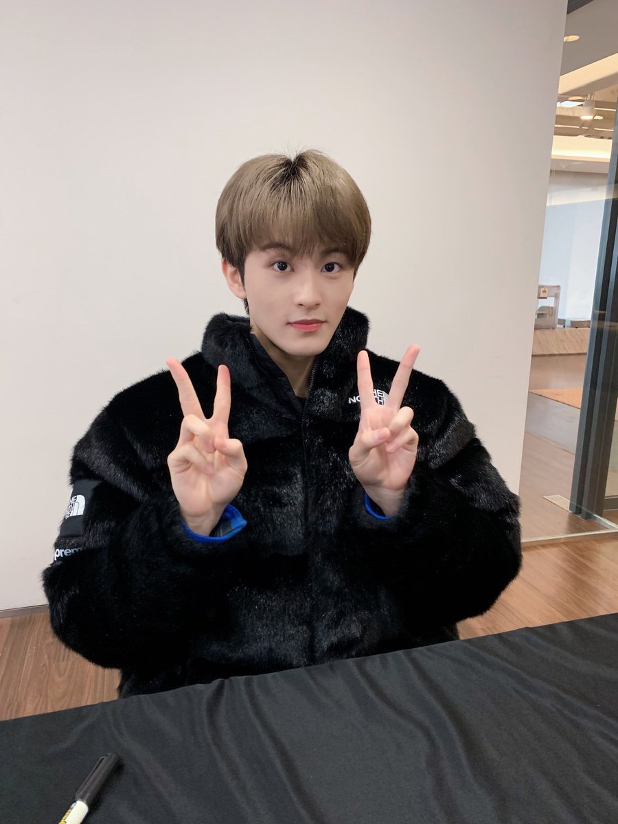 NCTDREAMCENTER's tweet photo. 210109 NCT DREAM for 一直娱 fansign (2)

#JAEMIN #MARK #HAECHAN 
#NCTDREAM @NCTsmtown_DREAM https://t.co/xLCaJPEssl