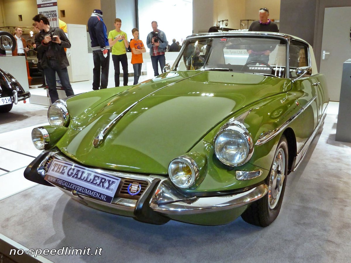 NoSpeedLimit_it's tweet photo. #CitroenDSLe Dandy (1965) #CitroenDS #LeDandy Citroen DS "Le Dandy" #madeinfrance #memories #technoclassica #technoclassicaessen 2014. For more: https://t.co/YXd0KZcz8r #henrichapron Two 1965 differ from the others in their continuous roof line, which offers more headroom. https://t.co/QCpTD7FS5O