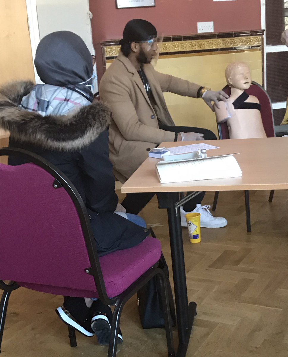 khalidqkhan's tweet photo. The beginning of getting 30 @ImaanHealthcare Pre-regs trained to administer Covid vaccinations at multiple sites across the country. So proud to see how enthusiastic they are, gave up their Saturday at such short notice 😇

Fab support from @JaneLambertECG &amp; the @ECG_MK team 🙂 https://t.co/i4Hlxl1d19
