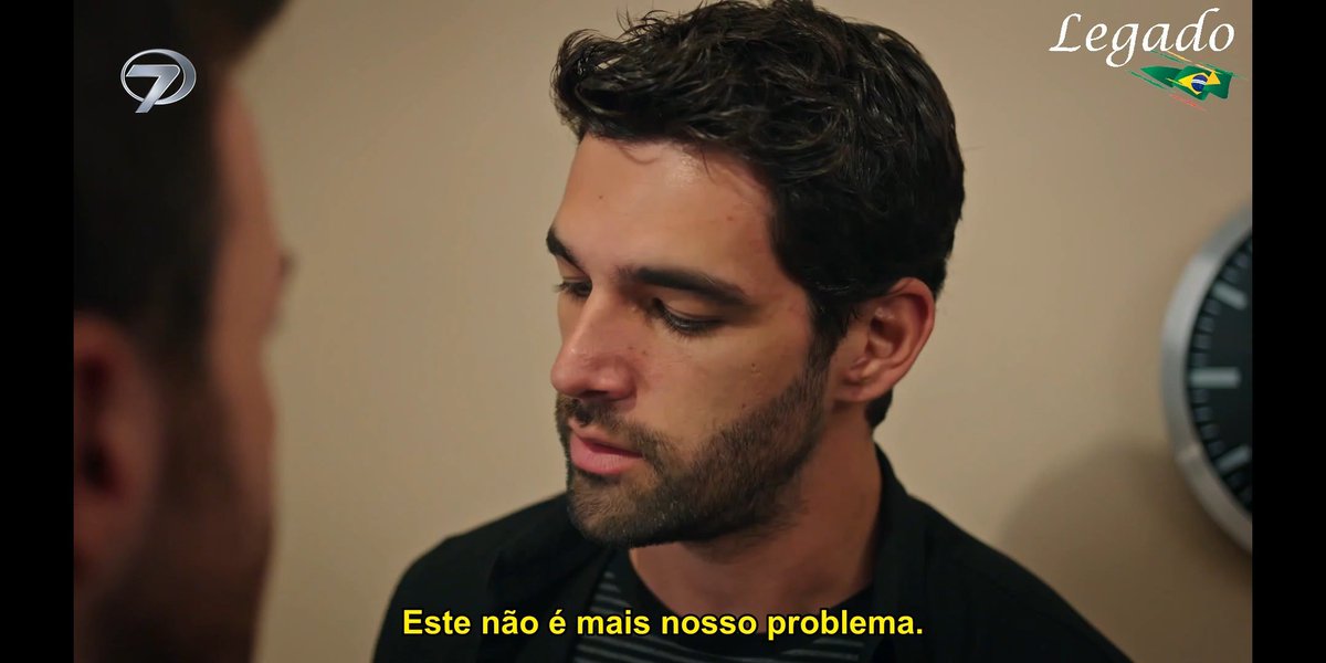 FelixJuci's tweet photo. Nunca é seu problema comissário. É sempre da Kiraz com traficantes, do Yaman pra salvar a Seher e Yusuf, da Seher pra salvar Yaman. Nunca é seu problema!! Pede pra sair palhaço!! Demorô!! 😡 #NaForcaDoOdio #emanet #SehYam https://t.co/JOOYW6snab