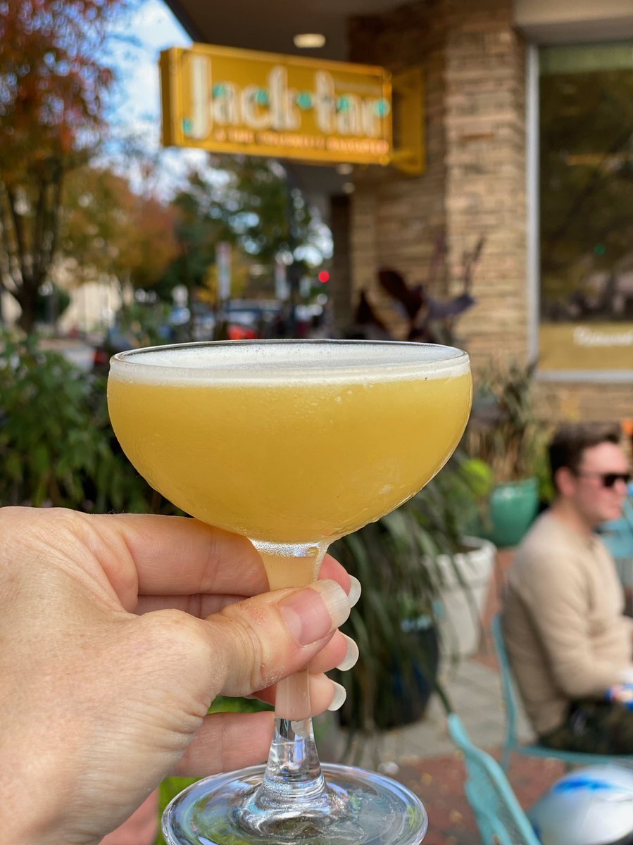 It’s going to be a gorgeous weekend for a patio brunch! ☀️ 

Bundle up, dine in with us or get it delivered👍

#weekendbrunch #brunchcocktails 📸 @jnkpublicrelations
