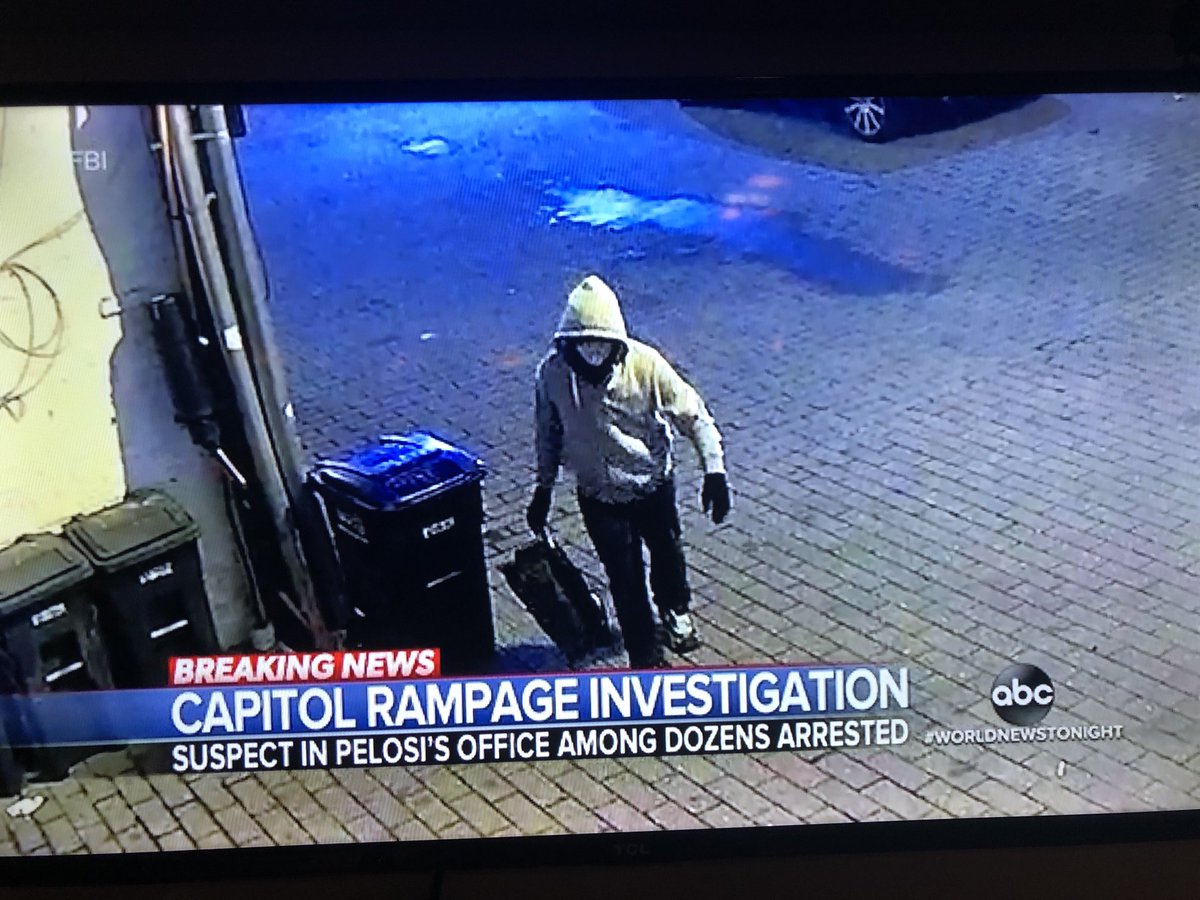 nelsonbocaranda's tweet photo. Los trumpistas radicales llevaron armas,bombas y explosivos al Capitolio Federal. Estas son algunas pruebas de la Fiscalía y el FBI. Hoy más congresistas pedirán a DT su renuncia para evitar más traumas a la democracia. https://t.co/OtEQu28moz