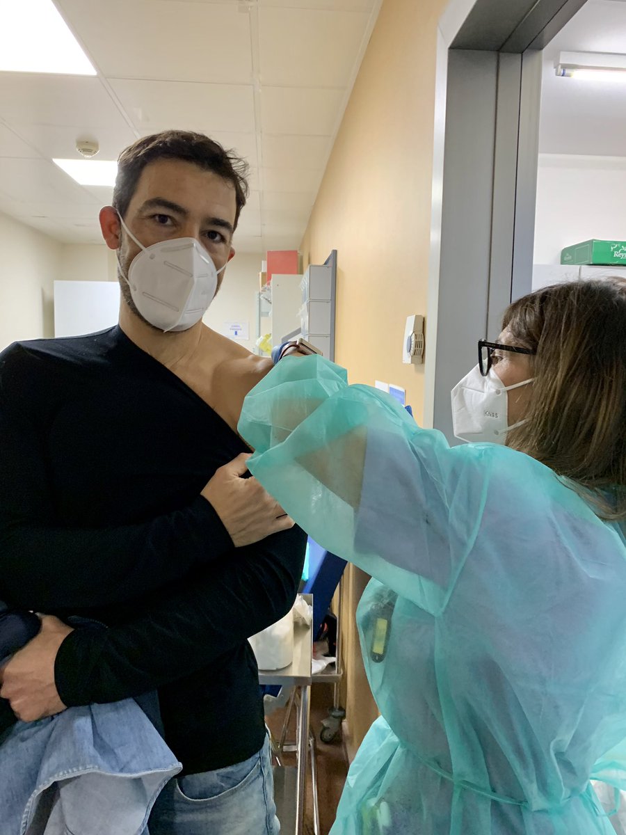 Esta mañana nos hemos vacunado gran parte de los trabajadores del hospital de Manises. Enhorabuena a los organizadores. Todo un éxito. 💪🏼💪🏼