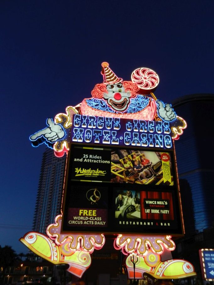 ilovelasvegas's tweet photo. I love this sign. Neon Clown at @CircusVegas https://t.co/yIbzB4nToH