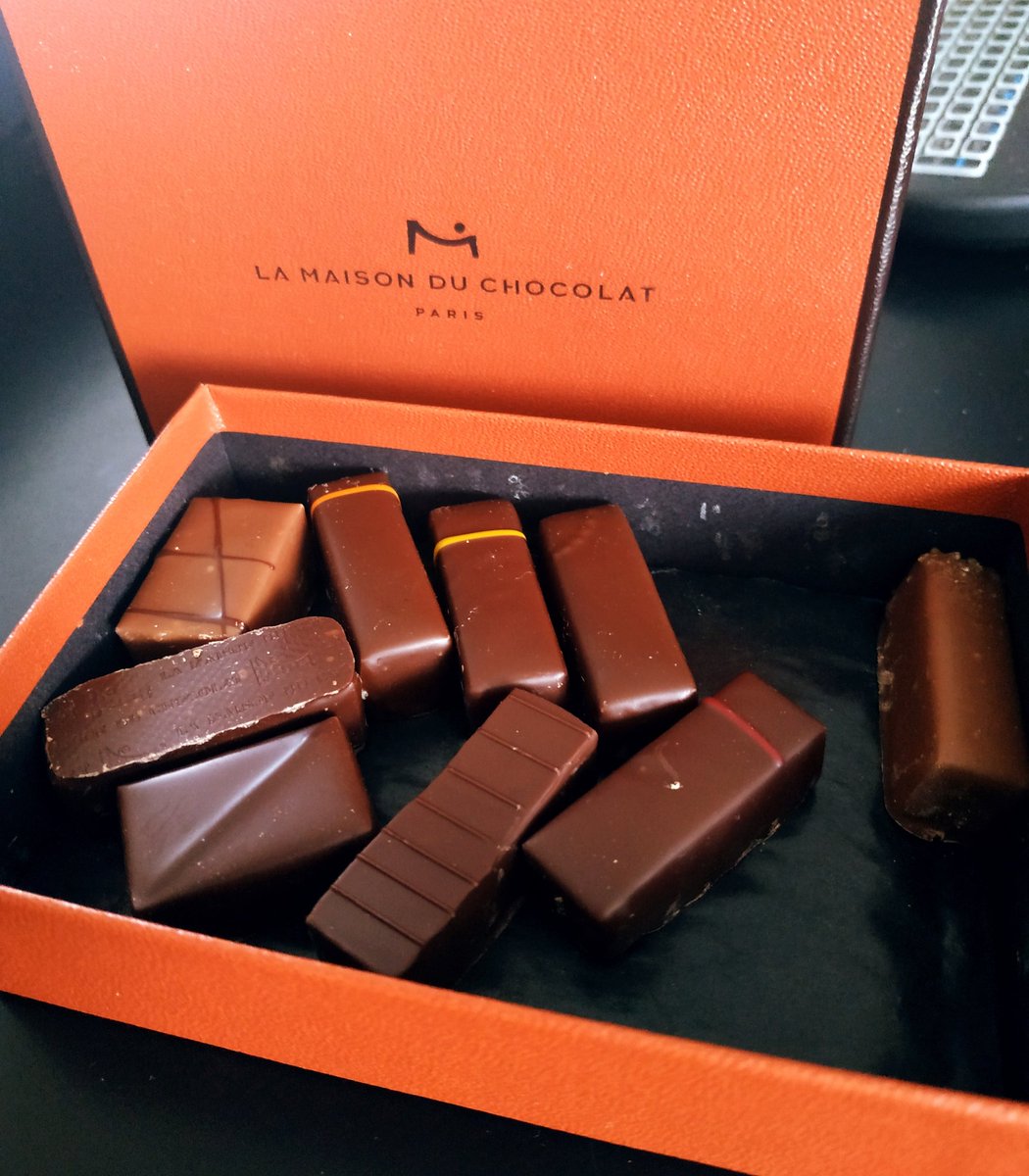 Profiter encore des p'tits plaisirs d'AXA 😇😋🍫 #chocolat #DSI #happy2021 😘