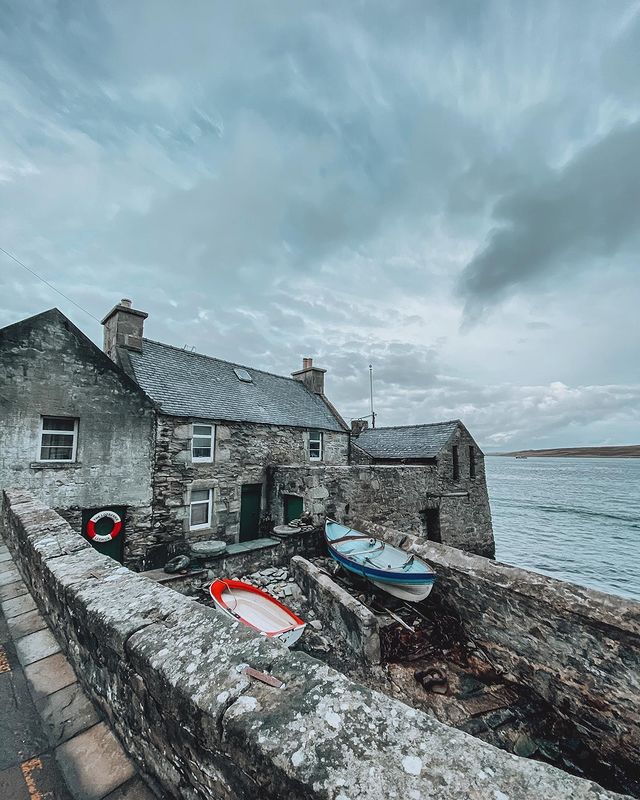 VisitScotland's tweet photo. Who recognises this iconic wee hoose? 🏡🎬 📍 Lerwick, #Shetland 📷 IG/rebekahchloe_jpg #YCW2021

❗ For now travel is not permitted. Our content is intended as inspiration for future visits only. #StayHome #StaySafe ❗ https://t.co/qQalbl3SO6