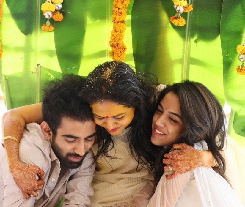Singer #Sunitha with her kids during her wedding festivities.