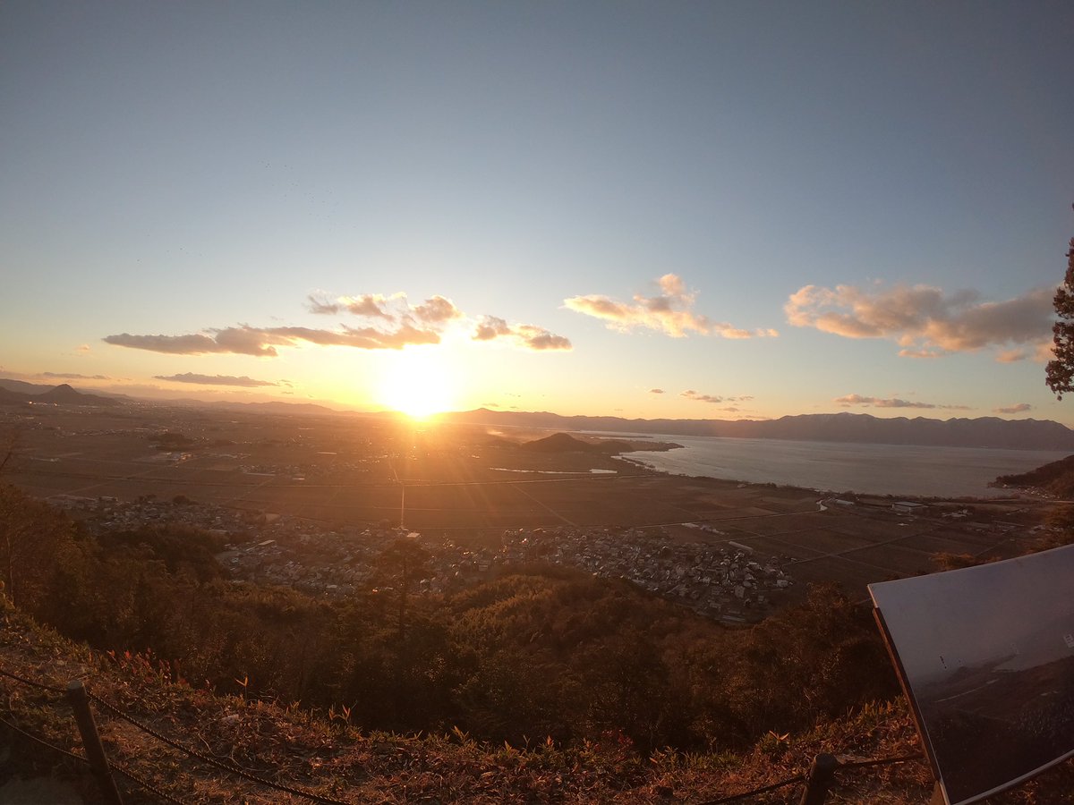 uwtanke's tweet photo. 八幡山上がって
琵琶湖を眺める https://t.co/G4fAx7k5Hg