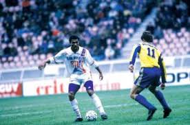 Cependant, à la suite de cette belle période, viendront de nouvelles années de doute à partir de 1990, et une redescente en seconde division.