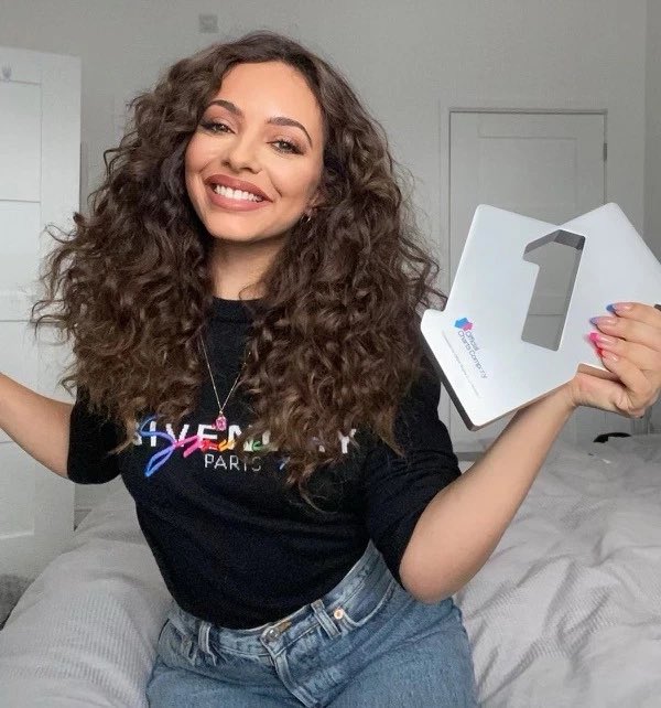 LittleMixlTALIA's tweet photo. Nuova foto di Jade @LittleMix con il suo premio per il primo posto di #SweetMelody 🥇🤍 https://t.co/z4B9NXhWLo
