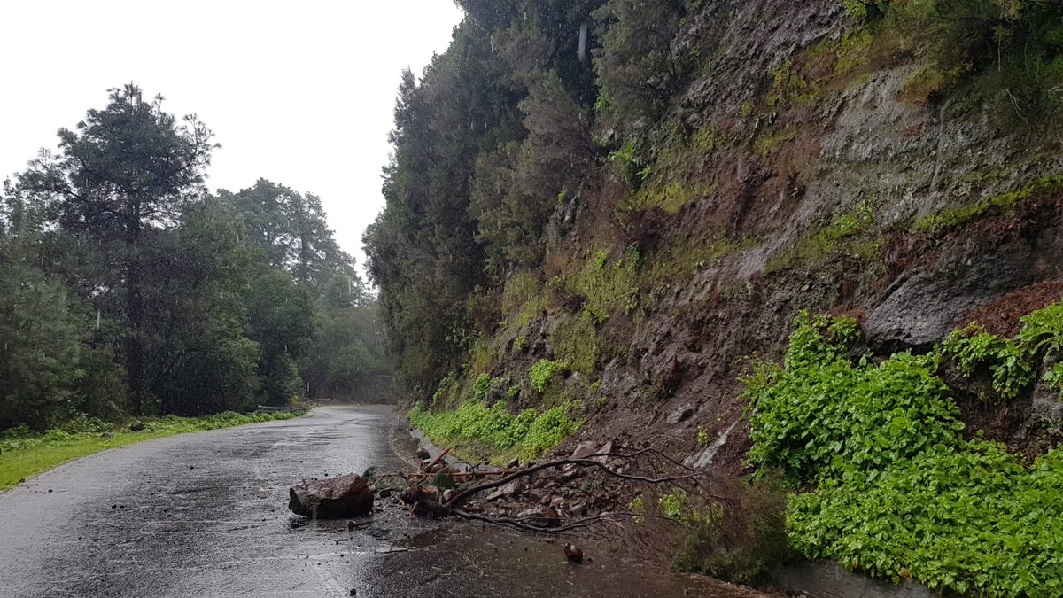 ⛔ Se recuerda que las carreteras LP-4 Roque de los Muchachos y la LP-214 Los Brecitos permanecen cerradas desde el pasado 4 de enero.