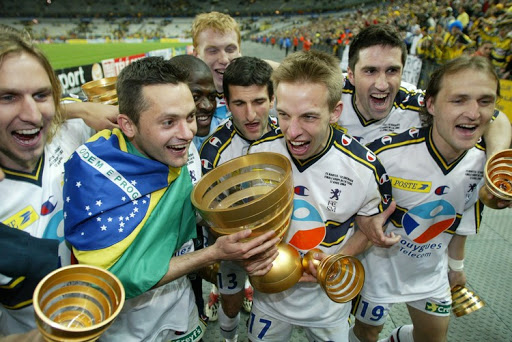 Les doubistes seront récompensés en 2004 par le gain d’une Coupe de la Ligue en battant le FC Nantes en finale au Stade de France, et par une nouvelle Coupe de France en 2007, en battant l’Olympique de Marseille de Djibril Cissé et Samir Nasri.