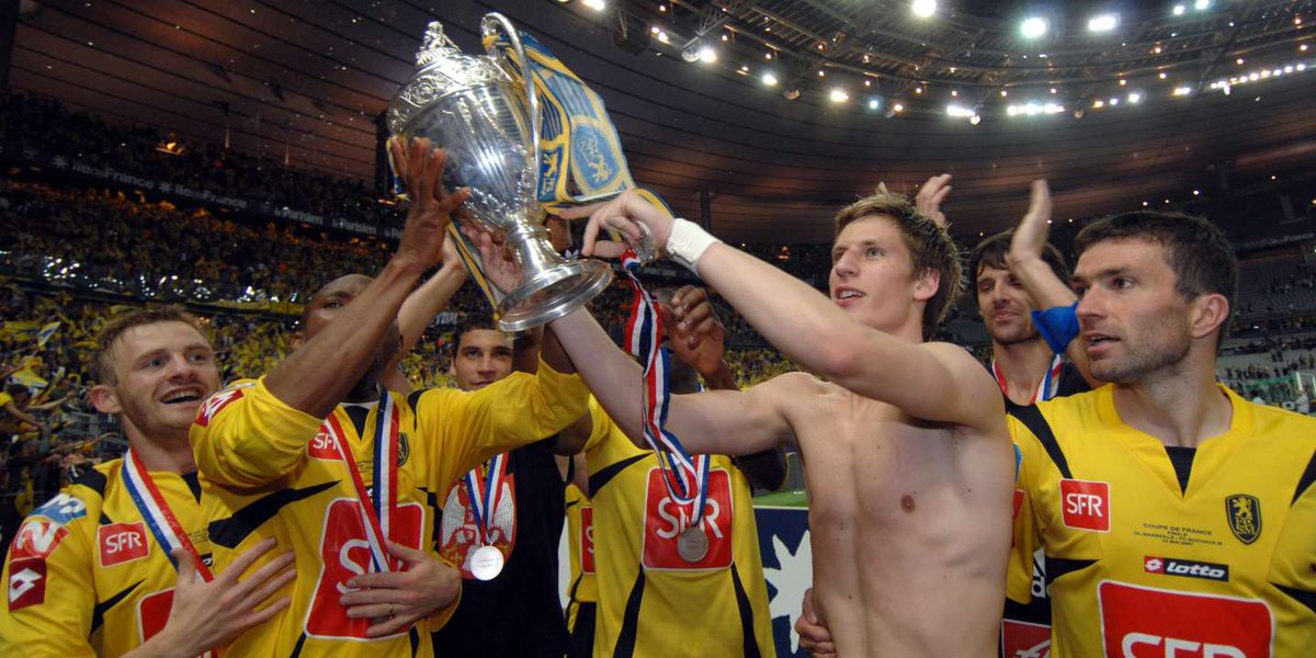 Les doubistes seront récompensés en 2004 par le gain d’une Coupe de la Ligue en battant le FC Nantes en finale au Stade de France, et par une nouvelle Coupe de France en 2007, en battant l’Olympique de Marseille de Djibril Cissé et Samir Nasri.