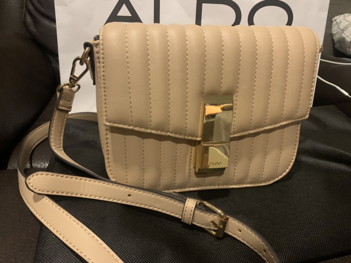 Rabbitpiwpiww's tweet photo. **ส่งต่อ**
 กระเป๋าสะพายยี่ห้อ Aldo ซื้อมายังใหม่ไม่เคยใช้ สภาพใหม่กริบ แค่แกะลองเฉยๆ
ราคา 600 รวมส่ง
Line. lookkaew_yy
#alod #ALOD #michaelkorsthailand #ส่งต่อเสื้อผ้ามือสอง #สงต่อกระเป๋ามือสอง #ส่งต่อกระเป้าแบรนด์เนม  #กระเป้าแบรนด์เนม #กระเป๋ามือสอง #มือสอง #ส่งต่อ https://t.co/2o0KGnB6Vo