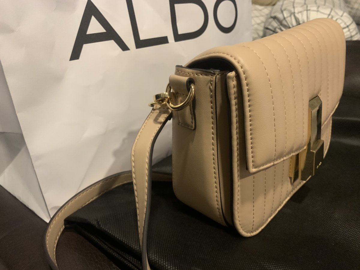 Rabbitpiwpiww's tweet photo. **ส่งต่อ**
 กระเป๋าสะพายยี่ห้อ Aldo ซื้อมายังใหม่ไม่เคยใช้ สภาพใหม่กริบ แค่แกะลองเฉยๆ
ราคา 600 รวมส่ง
Line. lookkaew_yy
#alod #ALOD #michaelkorsthailand #ส่งต่อเสื้อผ้ามือสอง #สงต่อกระเป๋ามือสอง #ส่งต่อกระเป้าแบรนด์เนม  #กระเป้าแบรนด์เนม #กระเป๋ามือสอง #มือสอง #ส่งต่อ https://t.co/2o0KGnB6Vo