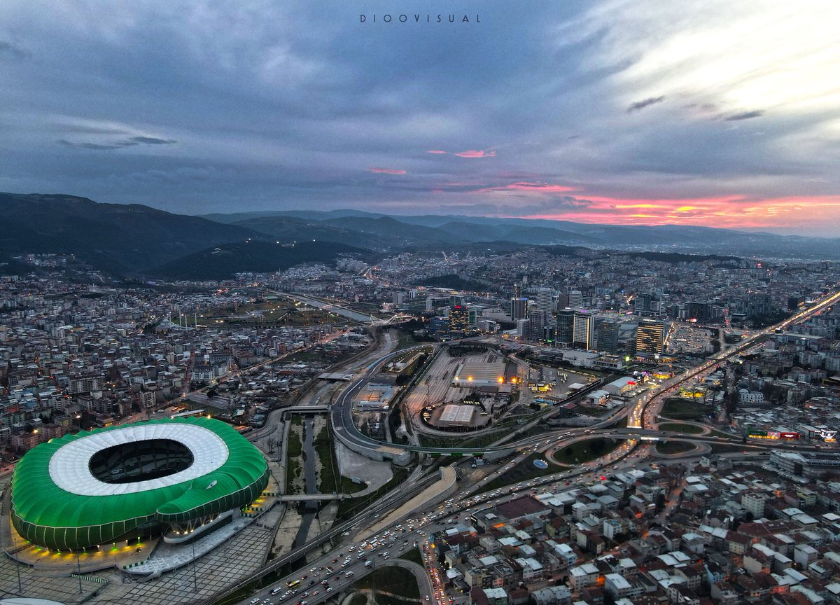 Greenwall161's tweet photo. Siz Bursaspor'u yediniz 

şimdi biz de sizi yiyeceğiz! 

#DavanaSahipÇıkBursa https://t.co/XmJ061MCcA