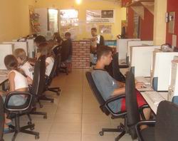 fabyonly21's tweet photo. Vendo o orkut no trends, bateu uma saudade de quando ficávamos horas na lan house repassando as correntes pra não morrer. https://t.co/ab5QkC4LqU