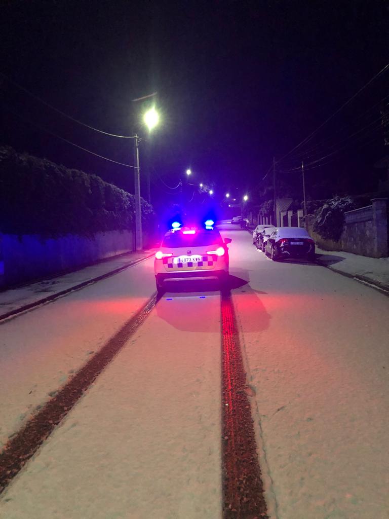 Vallirana's tweet photo. Sense incidències a #Vallirana malgrat el temporal de neu, pluja i vent. Aquesta nit ha nevat a zones altres de El Lledoner, Can Julià i Bassioles. Molta precaució per possibles glaçades. https://t.co/qihoOoHq6h
