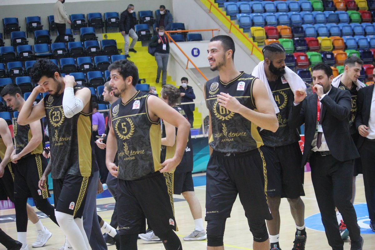 akhisar_arena's tweet photo. RUH BERABERLİK AZİM BRAVO TAKIM BİR GALİBİYET DAHA 💪🏽 Finalspor:72-75: Akhisar Basket #akigo #akigolar #akhisar #akhisarbasket #akhisararena https://t.co/pAxIKT9a7k