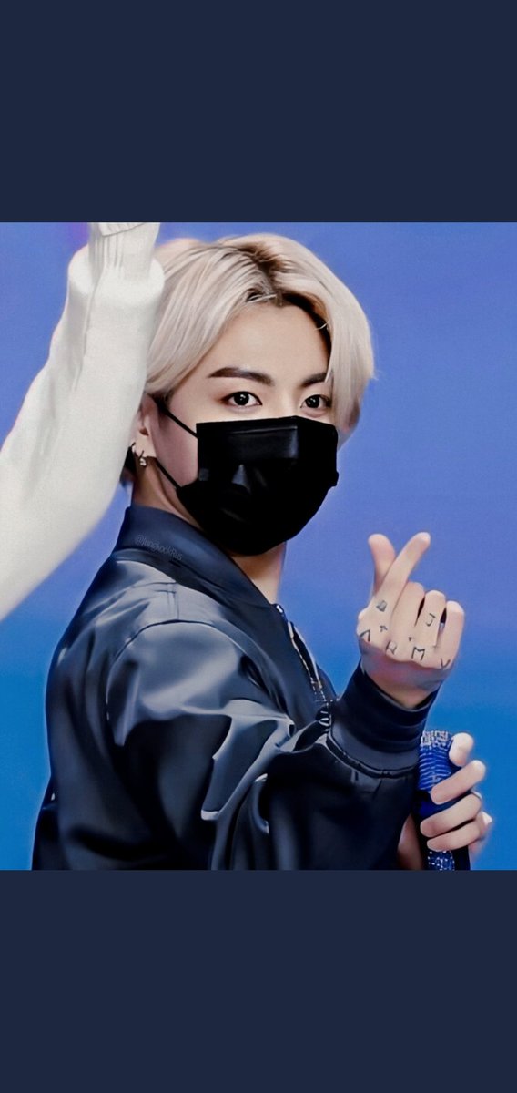 abtsqurah's tweet photo. Just tell me what's more ethereal than blonde hair #JUNGKOOK aigooo 🙈 kook**** BTFW!!!!! OT7 twt after h really long time #OT7isback #yoongiisback
Sarangyo 💜 @BTS_twt https://t.co/z8UB1to7Pa
