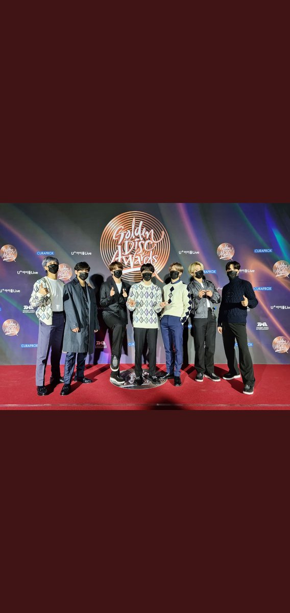 abtsqurah's tweet photo. Just tell me what's more ethereal than blonde hair #JUNGKOOK aigooo 🙈 kook**** BTFW!!!!! OT7 twt after h really long time #OT7isback #yoongiisback
Sarangyo 💜 @BTS_twt https://t.co/z8UB1to7Pa