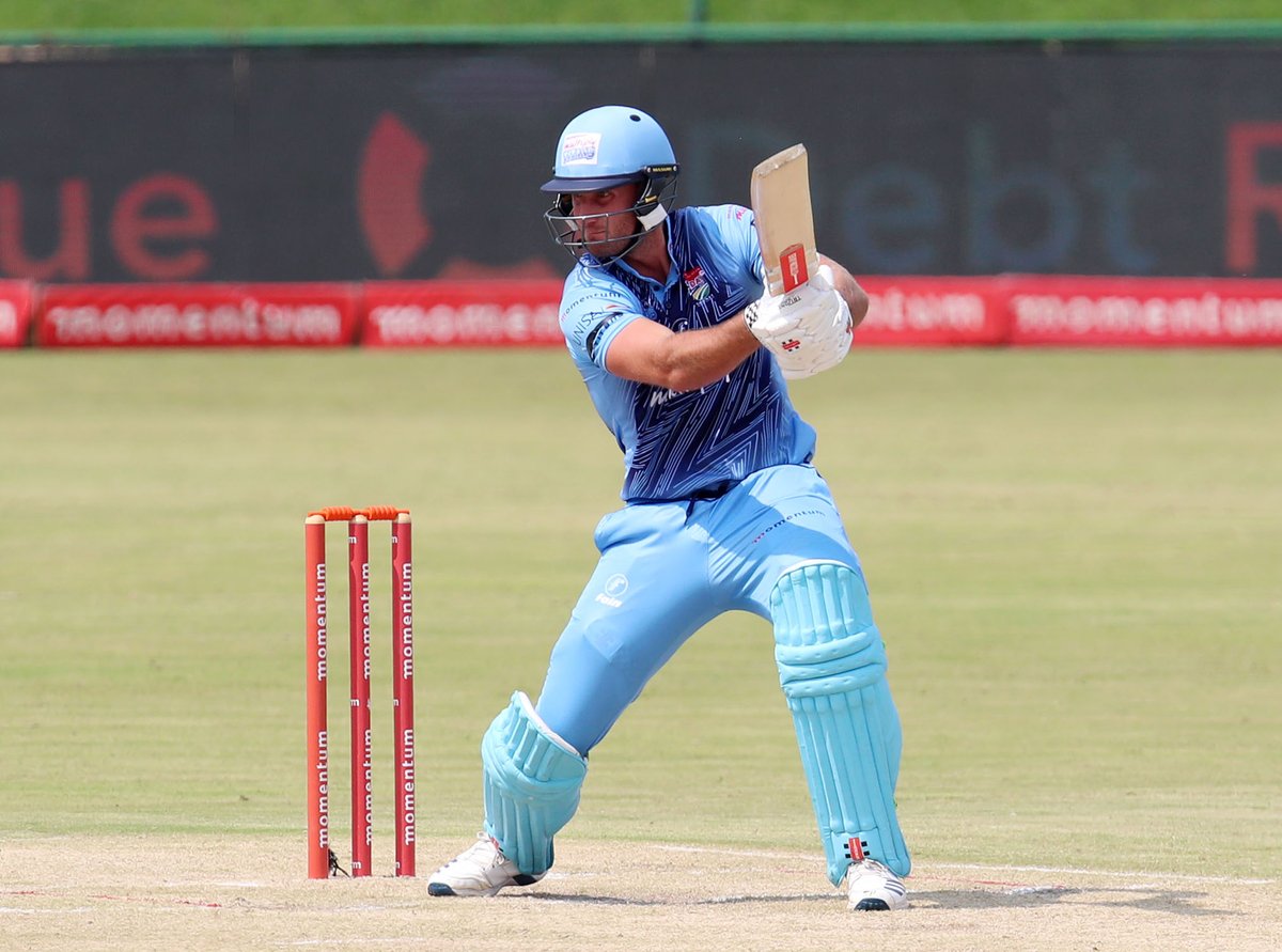 Titans_Cricket's tweet image. 50 UP: A boundary down deep backward square by de Bruyn ( 17*) brings us to 50-2 after 13 overs.

#MODC | #TTNvDOL