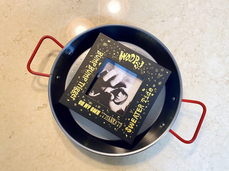 คิดมาตลอดว่าซึงยอนกินน้อยจังจะอิ่มหรอ กระทะจิ๋ว สงสัยไดเอท จนopรีล่าซื้อแบบยอนมา เอาบั้มวางลงไปได้ก็ไม่เล็กนะ กินเยอะนี่นา