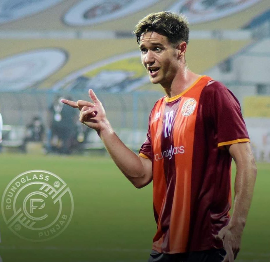 itsgauravo's tweet photo. I usually watch Indian football league on occasion. Today was also the occasional day for me cause of Nepal's Kiran chemjong was on starting lineup and i saw this brilliant player Joseba Beitia ! what a quality player to watch in South Asian region.
@RGPunjabFC #beitia https://t.co/koUfhvkJ0W