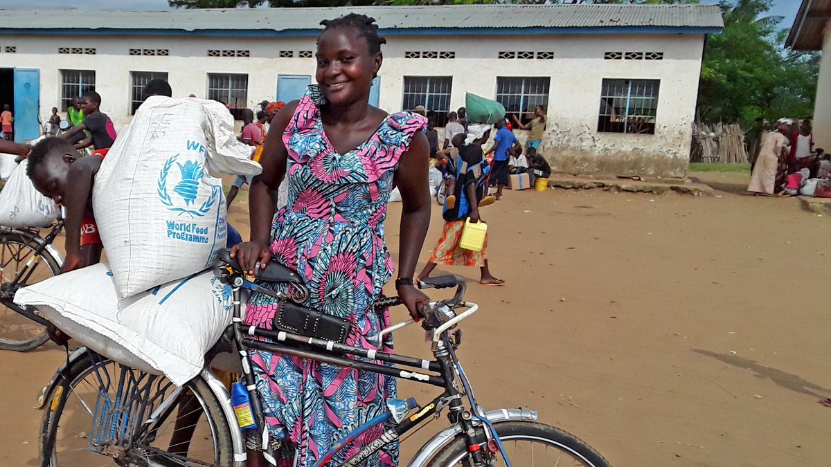 WFP's tweet photo. WFP distributed 148 tons of LifeSaving food🌽 to victims of the floods caused by the rising waters of Lake Tanganyika in 🇧🇮#Burundi. 

Around 4⃣0⃣0⃣0⃣ families left their houses due to heavy rains and are currently living in sites in #Gatumba. https://t.co/SReKj2B8Sv