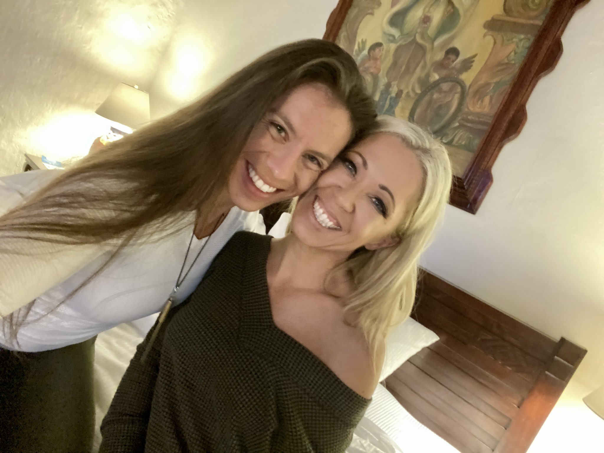 I am in Mexico with the gorgeous @Mandy_Monroexxx wonder if we will be will be naught girls??? 😈🔥🥰 https://t