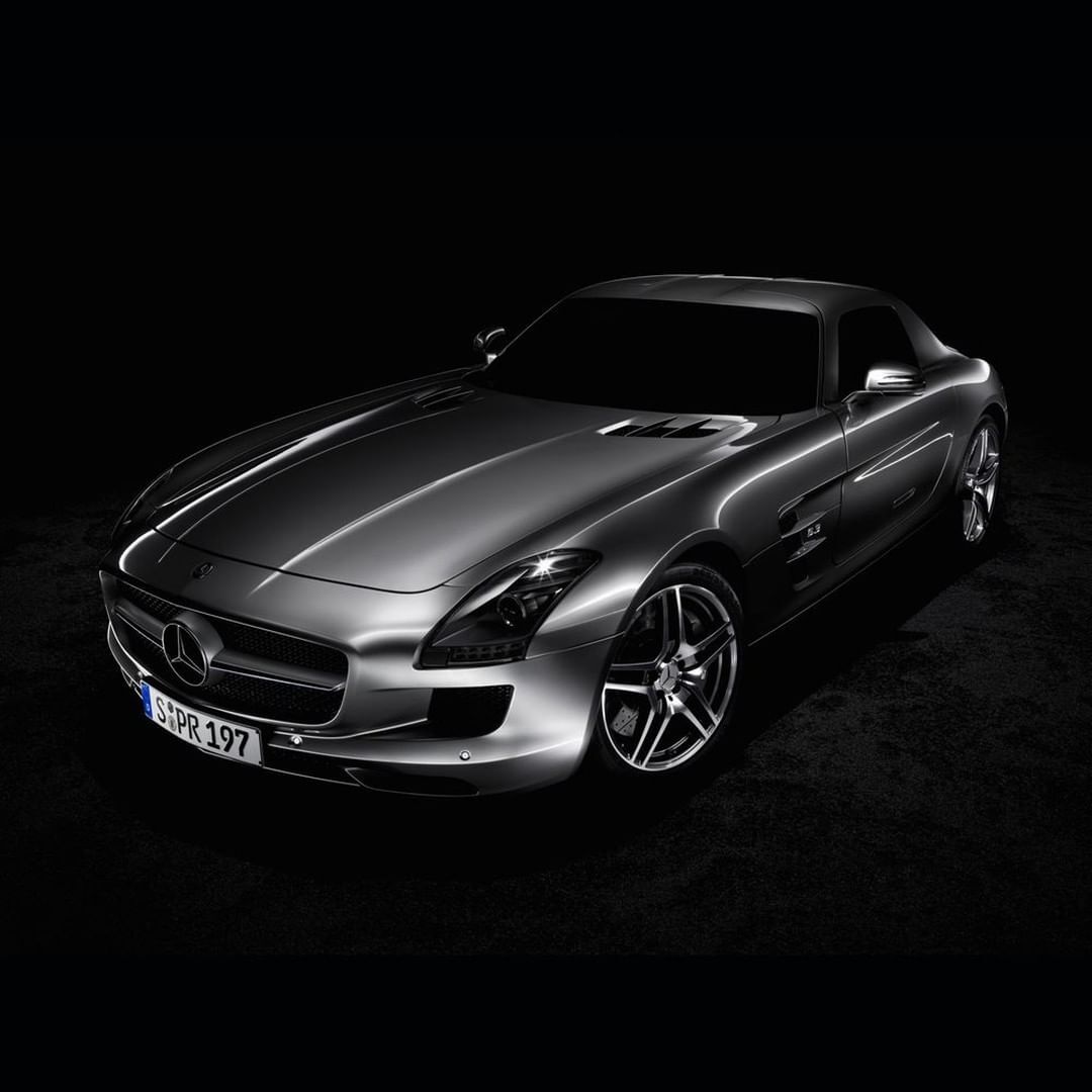 The SLS AMG Coupé was produced in Sindelfingen between 2009 and 2014. It had a top speed of nearly 320 km/h!

#MBclassic #MercedesBenz #SLS #AMG #Mercedesbenzclassic