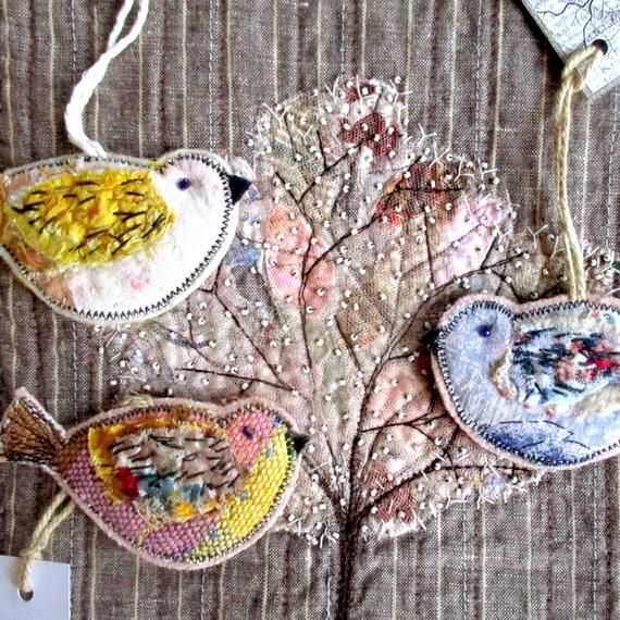 textile_cuisine's tweet image. Hanging bird ornament for home decoration | Etsy buff.ly/2JXp6Rb #springdecorations