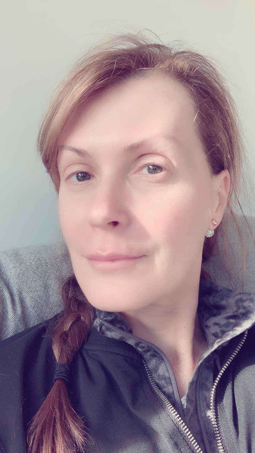 dagen-mcdowell-ar-twitter-i-am-52-this-is-me-right-now-wearing-zero-makeup-because-of-aging-i-have-no-lips-i-use-some-filler-in-my-mouth-and-face-along