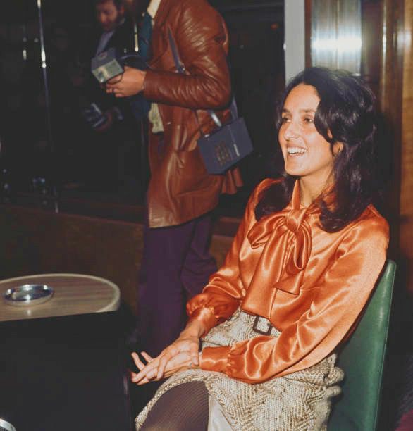 Happy 80th birthday to one of my favorite folk artists and voices in music: joan baez!! 