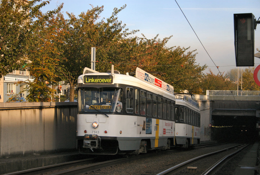 3/The German or Belgian model are different though. There, Stadtbahn/Pre-metro systems were developed out of existing tramway networks in the postwar years, mostly coupling new city-center tunnels with existing reserved RoWs (boulevard medians or out-of-street) in outlying areas