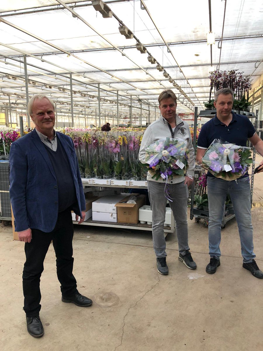 Ons raadslid <a href="/BoukeWielenga/">Bouke Wielenga</a> heeft gisteren de winnaars van de prijs voor Onderneming van het Jaar 2020, <a href="/Bernhardplanten/">Kwekerij Bernhard</a> persoonlijk gefeliciteerd. Innovatieve, duurzame ondernemers die ook in lastige tijden op zoek blijven naar nieuwe afzetmarkten, en kansen pakken!