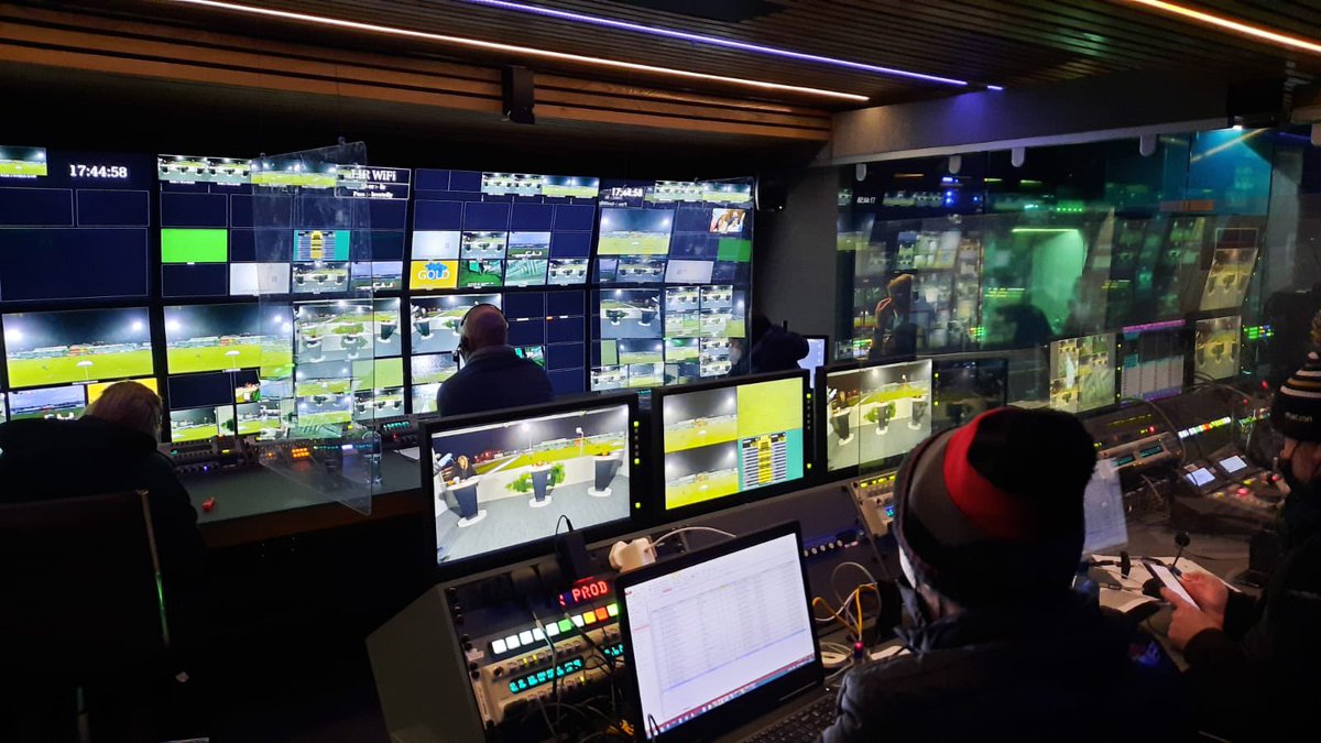SportTG4's tweet photo. Beagnach réidh le dul anseo👀🙌🏼
BTS of final our prep for tonight's #winterpro in the Sportsground!
Ná caill #CONVMUN 💚❤️
@Rugbai_BEO 19:15 ar @TG4TV 🏉 https://t.co/xVotMrgtg9