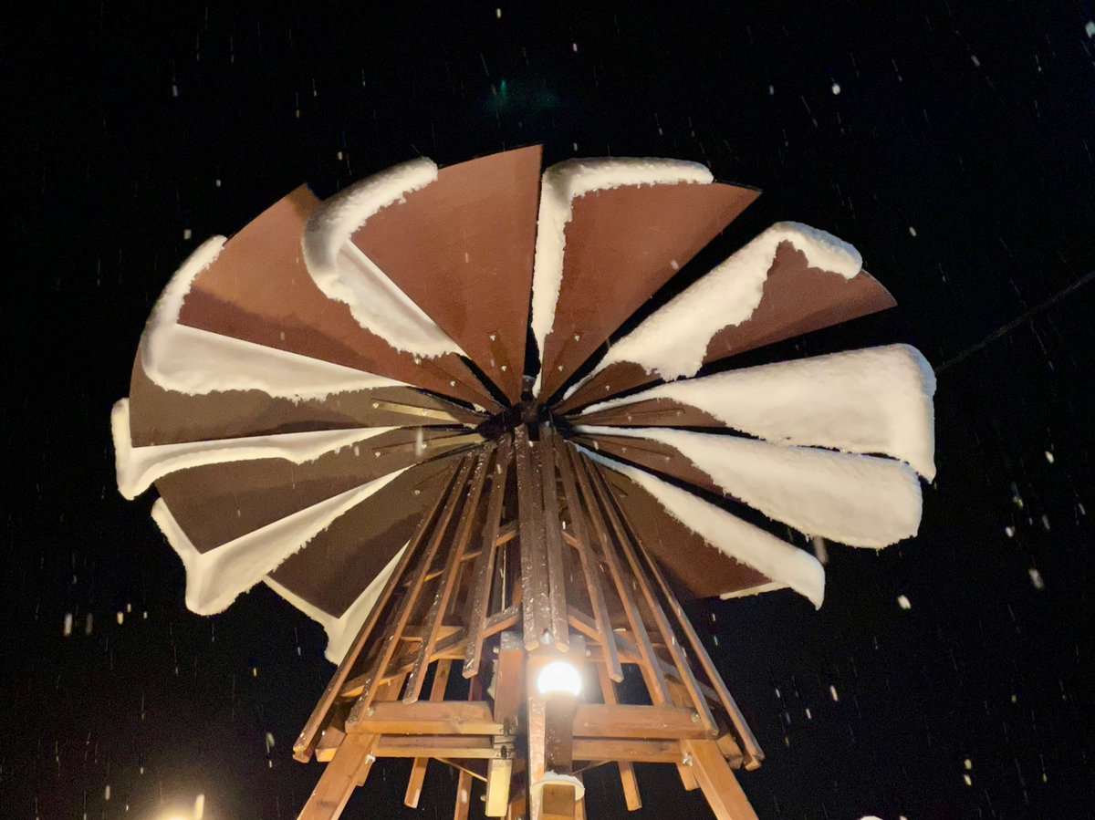 _Michael_Apel's tweet photo. ✨❄️ Schnee ❄️✨ #pyramide #pyramid #light #snow #winter #january #lightinthedark #nobitz #podelwitz #altenburgerland https://t.co/15N8xoIdzX