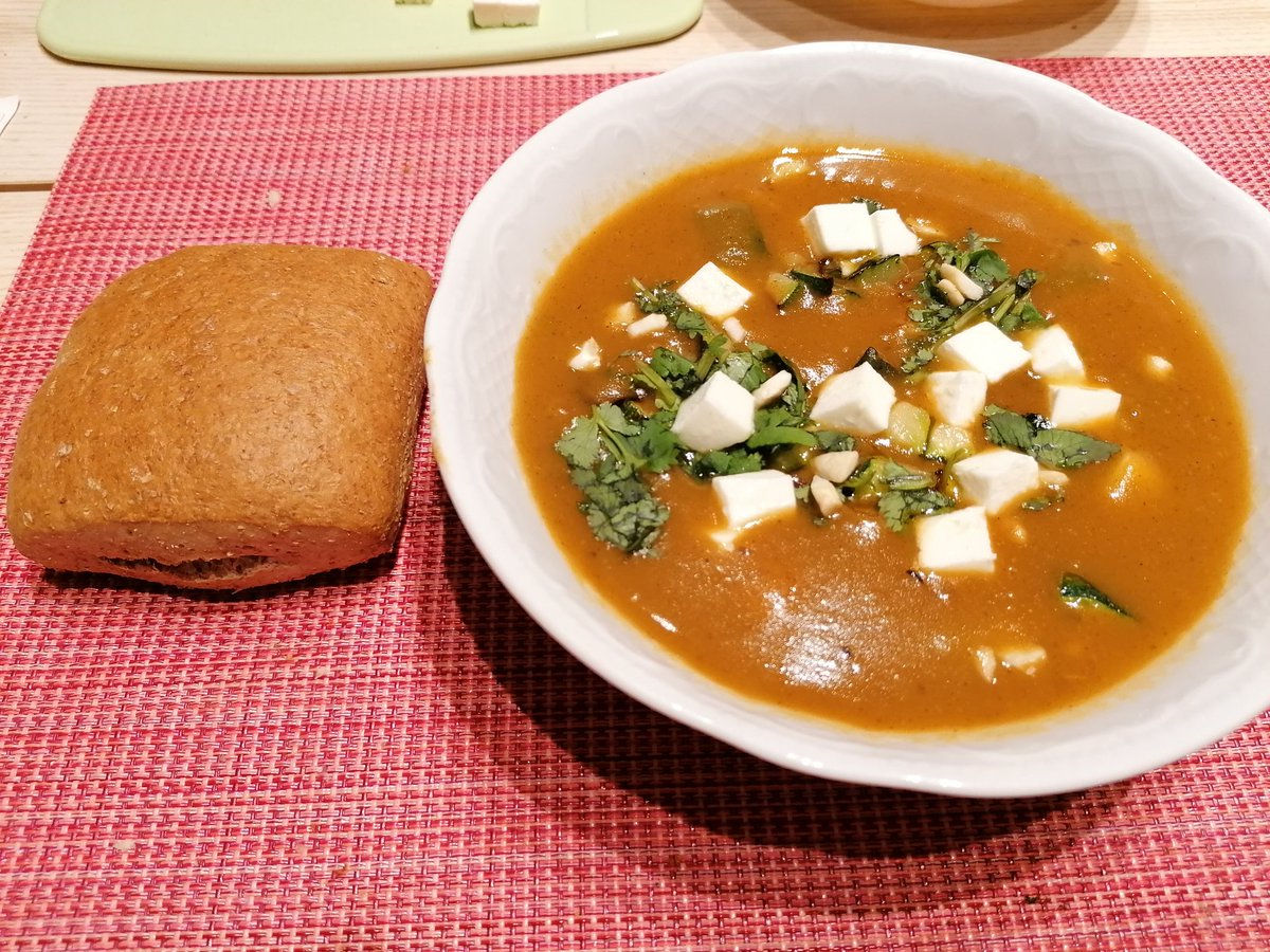 GyllieGyllie's tweet photo. Result of today's cooking stream. Sweet potato soup with white cheese and rice pudding.
#cooking #cookingathome #cookingwithlove #cookingram #streamer #streaming #stream #hellofresh #hellofreshbe https://t.co/G6wMRLvGrn