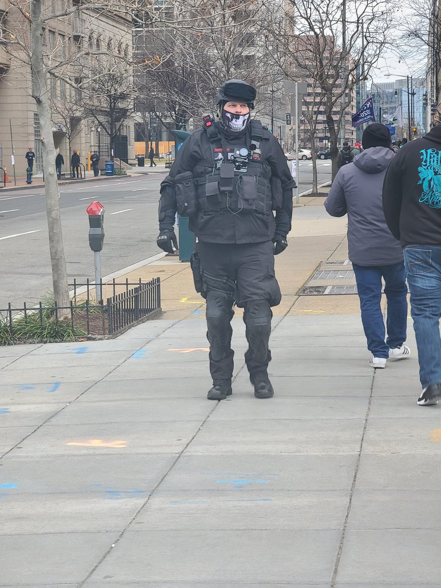 The crowds were all varied. Most were there to talk shit and call blm lovers, which was ironic since thier candidate actually lost. Woman in last photo ended up kicking someone before leaving the area. 52/