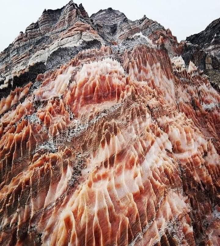 basmalllah's tweet image. هكذا تكون روعة الجيولوجيا، جبال الملح في إيران 🗻✨