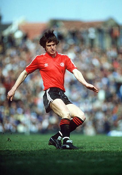 robertmdaws's tweet photo. #TerryFenwick #QPR  ..... Great player and love this kit ! @BigAlSuperhoop @retroQPR https://t.co/hKWPqkqThm