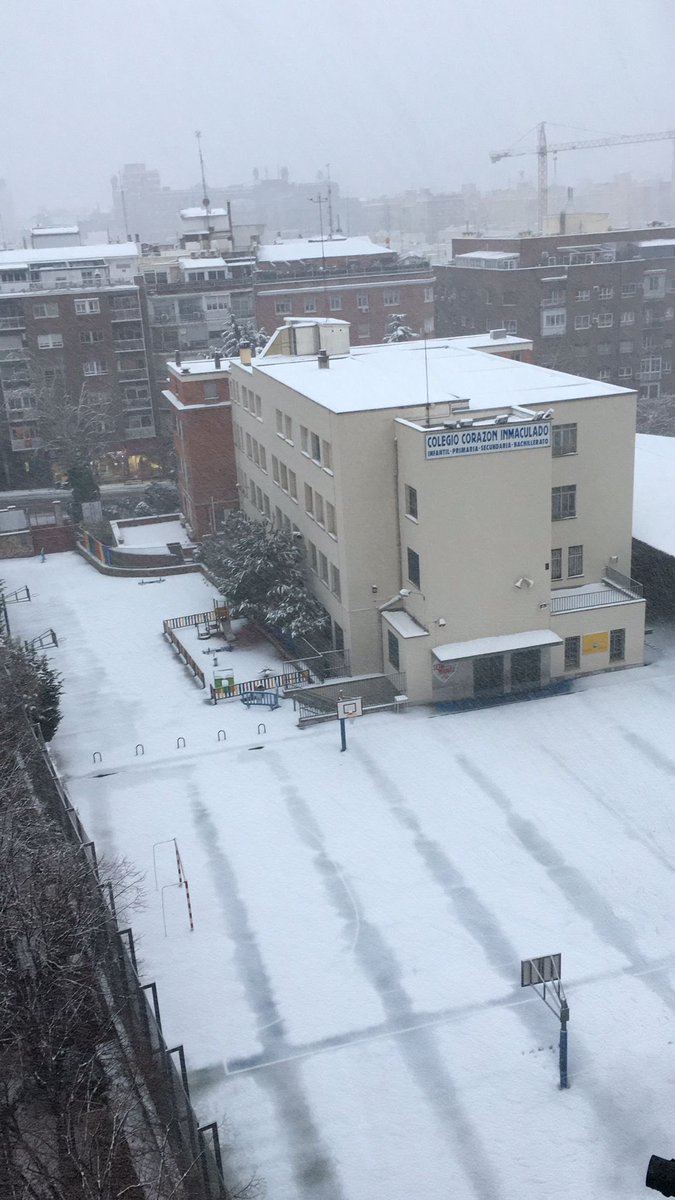 ExtraCoinlares's tweet photo. Hasta el miércoles no podremos hacer nuestras actividades extraescolares aunque pueden ser sustituidas por hacer muñecos de nieve o partidos de bolas de nieve. Nos vemos pronto y con muchas ganas de empezar. https://t.co/Om7gZtRqdJ