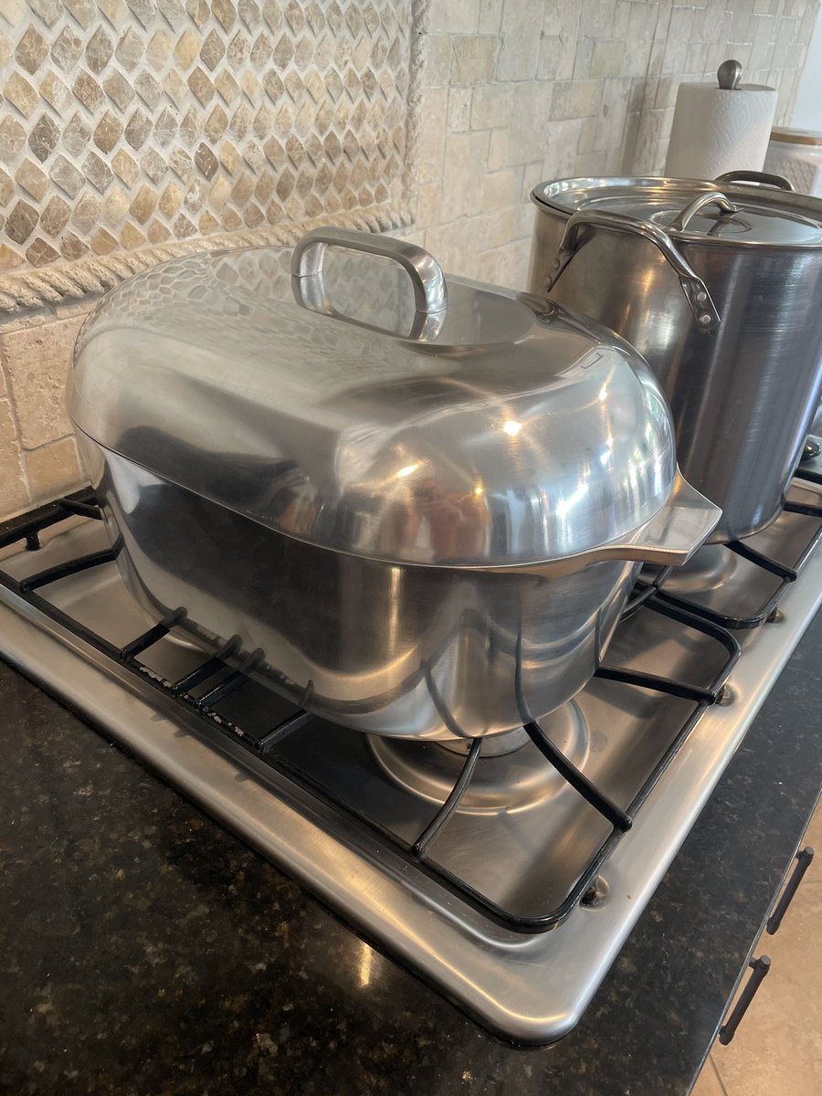 Aggs03's tweet image. I am cooking a chicken/pheasant and sausage gumbo tomorrow and ohhh boy am I so damn excited!!!!!! Making my stock from scratch and all. #firstyoumakearoux