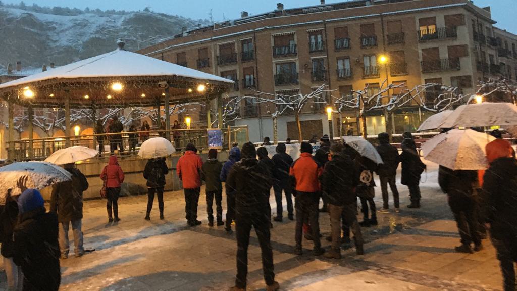 Dispertsioa eta salbuespenezko espetxe politikarekin amaitzeko Lerin, Biana, Mendabia, Sartaguda, Andosilla, Sesma, San Adrian, Carcar, Azkoien eta Bargotako jendea Lodosan elkartu gara.

➡️ ETXERA EKARTZEKO
➡️ ELKARBIZITZARAKO
➡️ BAKERAKO

↘️ #IzanBidea
      #BideaGara ↖️