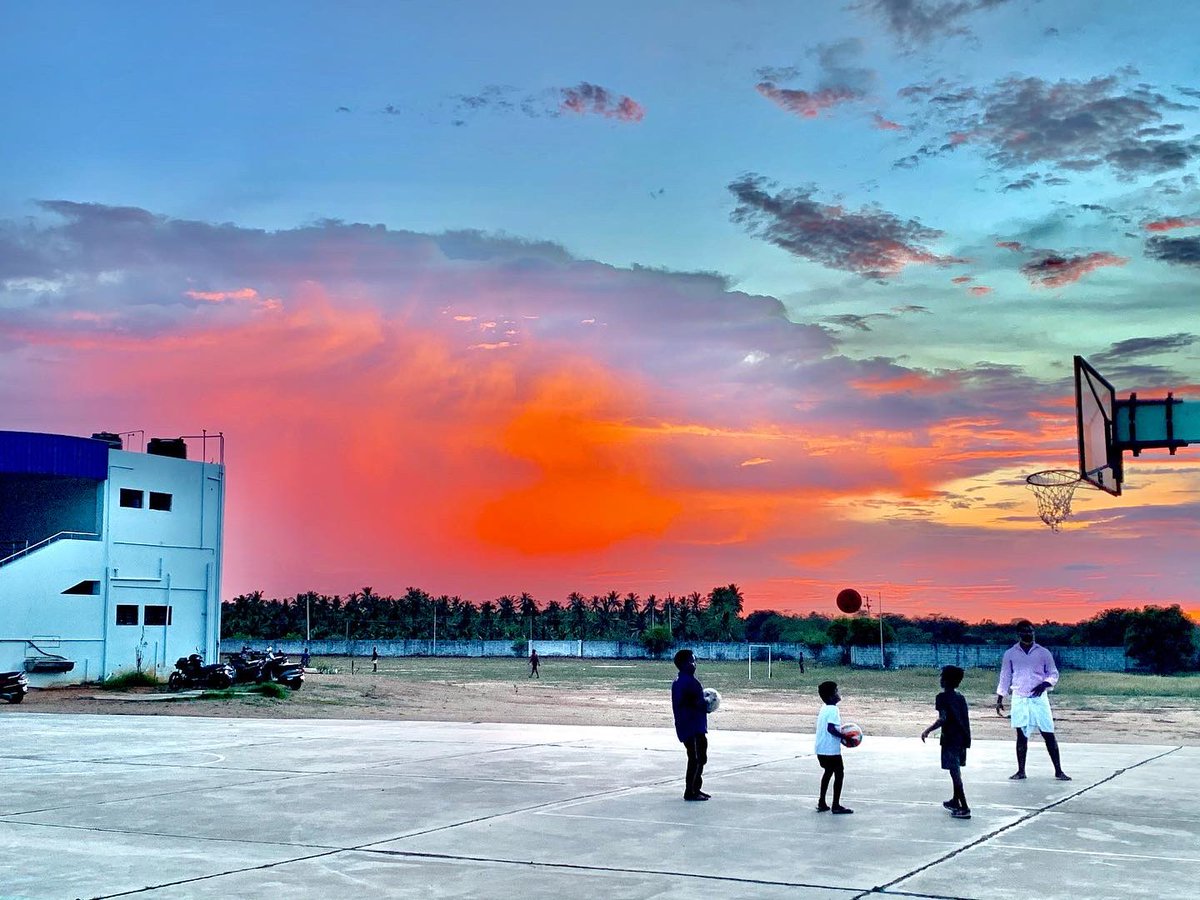 DakshinaMurthi's tweet photo. #Karur #District #Sports #Stadium #TamilNadu
#MyClick 📸
#basketball #basketballislife #basketballcourt #evening #eveningsky #eveningskyview #redsky #redclouds #thephotohour #photooftheday #photoshoot #photoofthehour #shotoniphone #karurphotography #beautifulsky #wonderful https://t.co/G9qYvmstcA